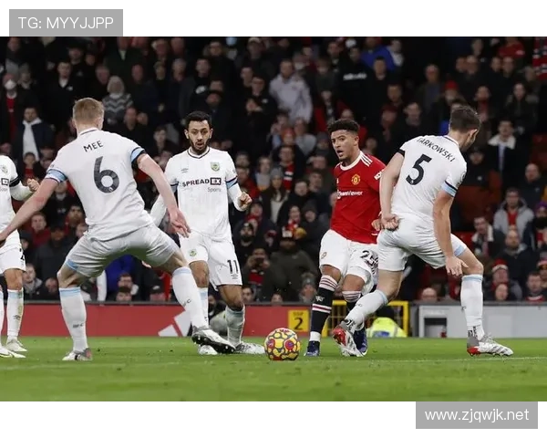 曼联进攻组织混乱问题持续，对球队稳定性及赛季走势形成制约