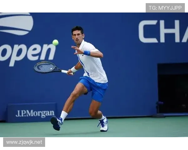 德约科维奇遛娃穿拖鞋，门外那辆见都没见过的超跑笑死我了